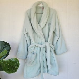 Victoria Secret robe. Size medium, barely used. Very soft and cushy